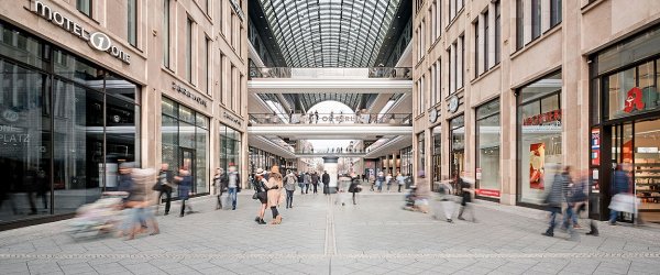Shoppingerlebnis in der Mall of Berlin