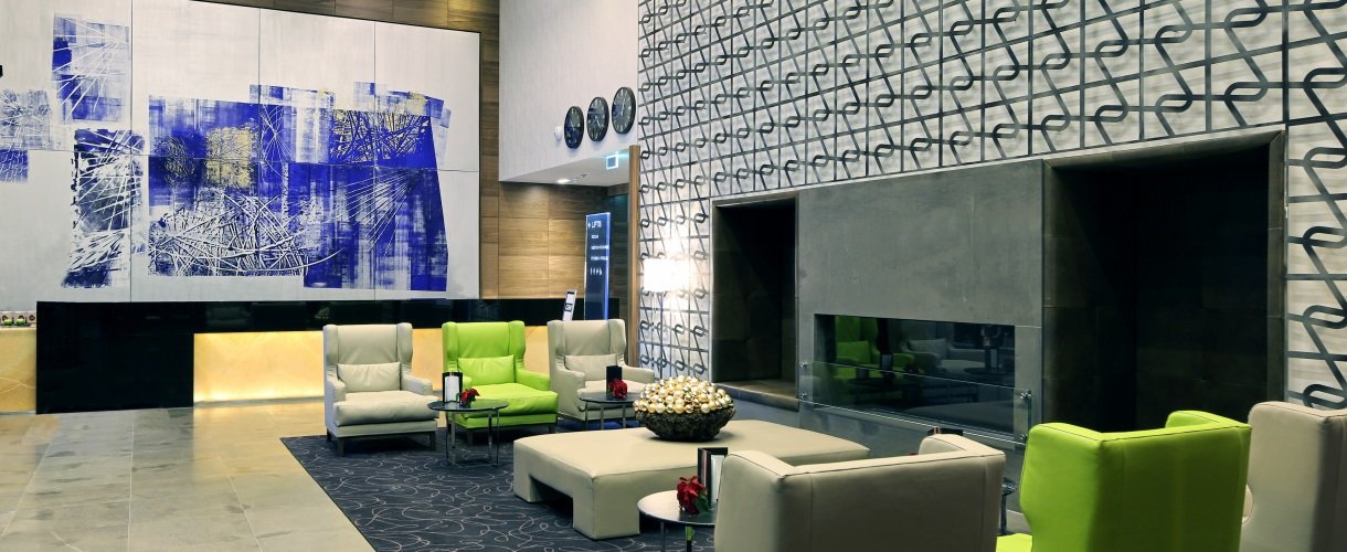 Berni / Adobe Stock Hotel Lobby