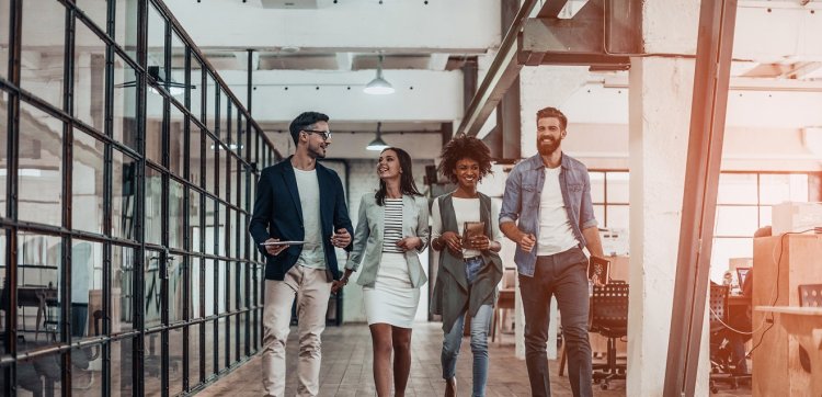 Blogartikel Header Menschen Büro